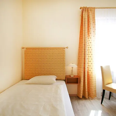Garni Golf فندق أسكونا