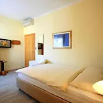 Hotel Garni Golf 3*