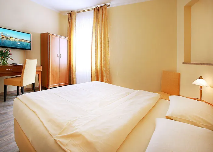 Готель Garni Golf